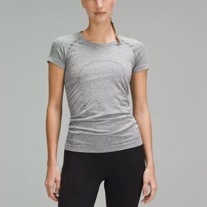 Lululemon Swiftly Tech Short-Sleeve Shirt 2.0
Hip Length Size 6 Grey Slate/White
